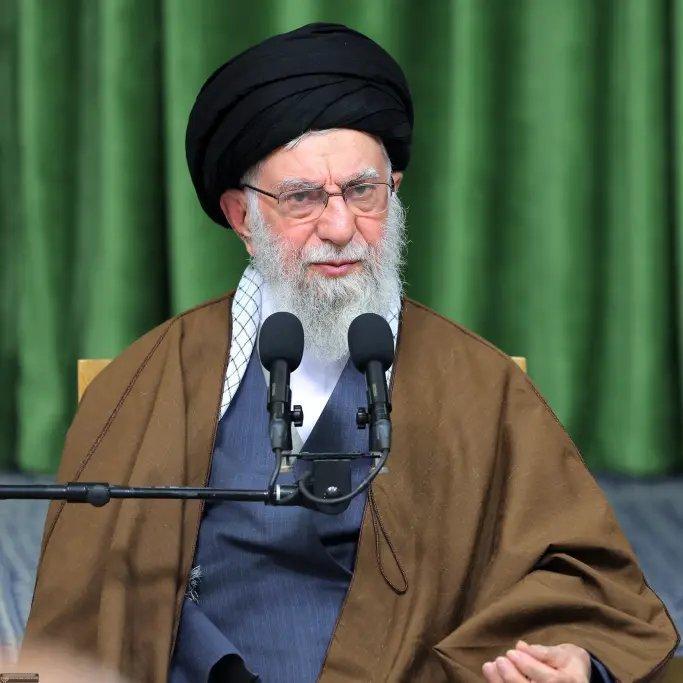 🚨🇮🇷伊朗局势陷入停滞：抗议者冲击政府大楼，报道称整个城市被示威者占领