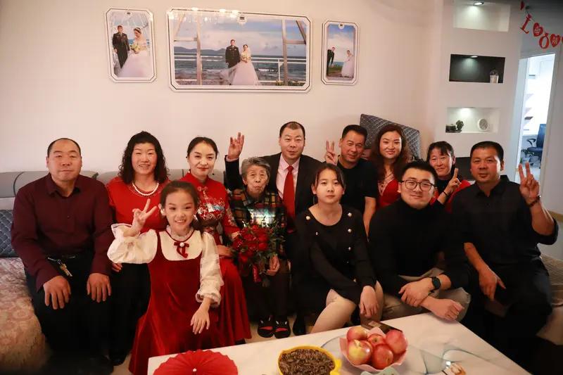 初一家里43人，过完年只剩老人：这一幕看哭无数人你敢信吗？大年初一热热闹闹挤