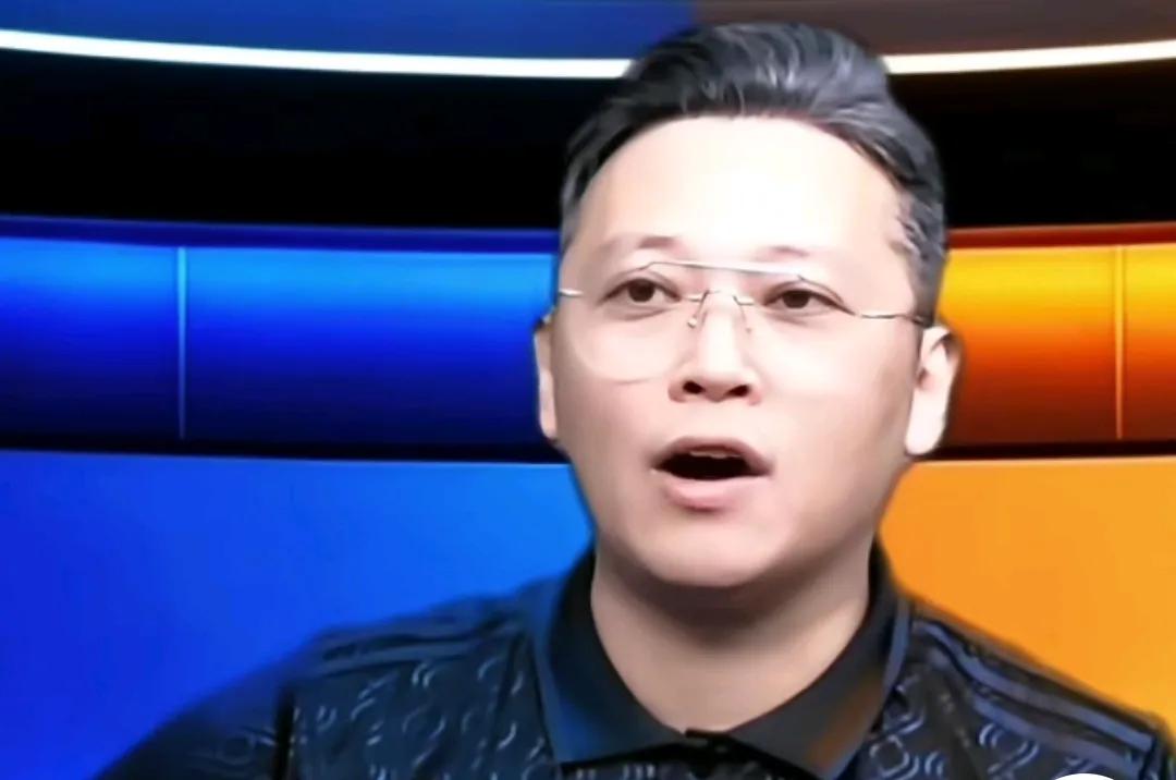 解说员周亮给上海申花球迷支了一个招。他在直播解说时表示，他非常理解上海申花球迷