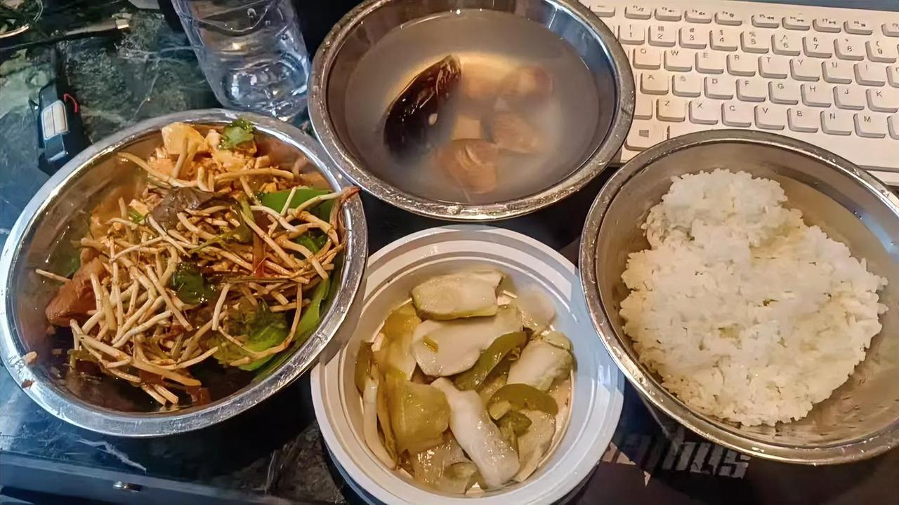 早餐除了馒头面包，你们都吃什么呢早餐还是别总是吃馒头面包啦，我就不爱天天总吃一样