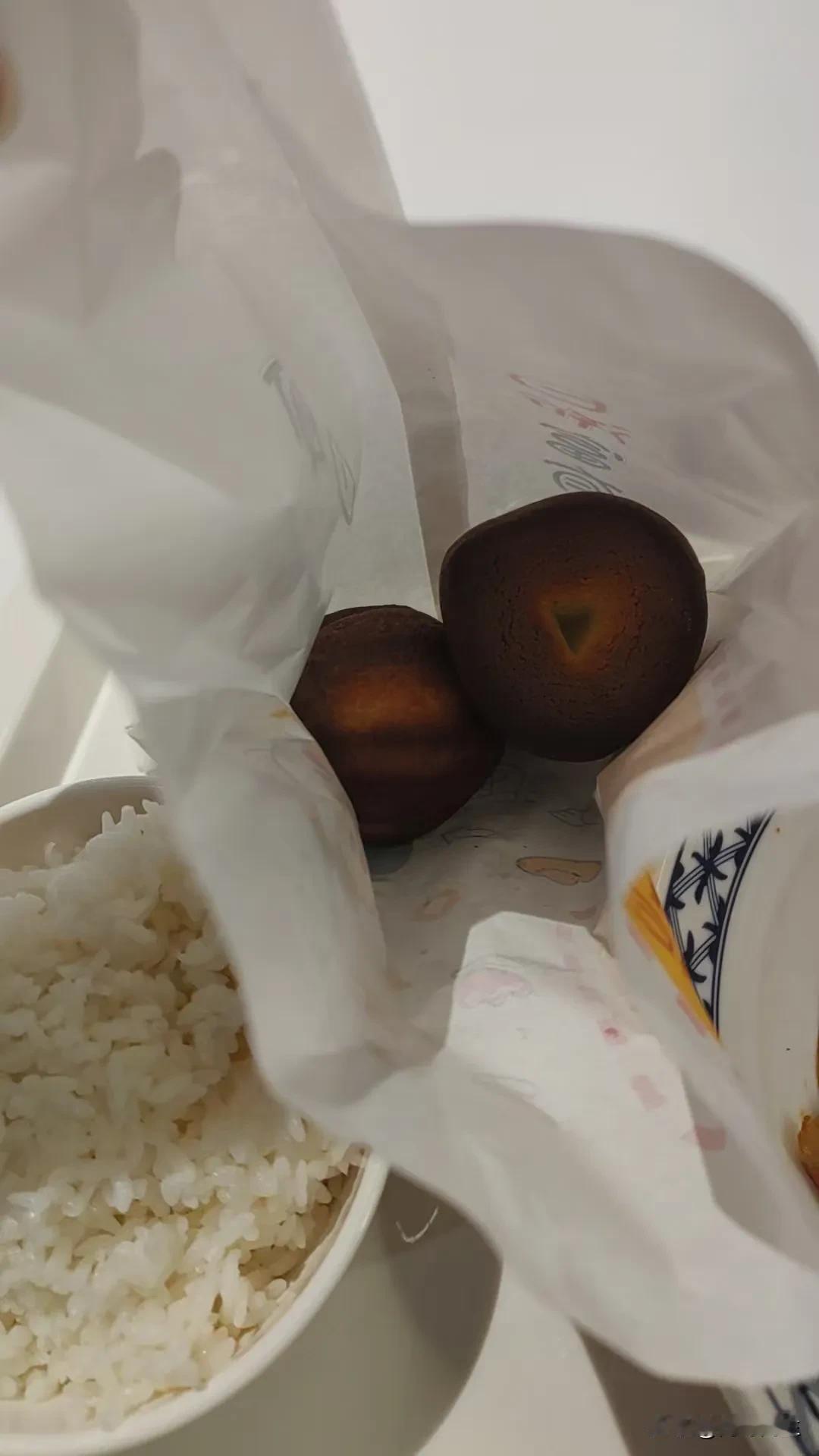 西交利物浦食堂新宠！黄油年糕凭实力征服孩子味蕾。西交利物浦大学食堂也赶上热门了