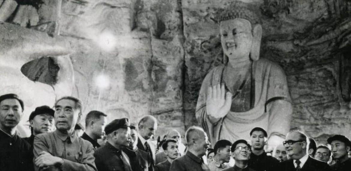 1973年9月15日，周恩来总理抱病陪同法国总统乔治·蓬皮杜参观山西大同云冈石窟