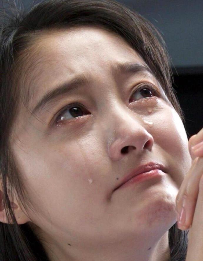 关晓彤的头发为什么长眉毛那去了​​​