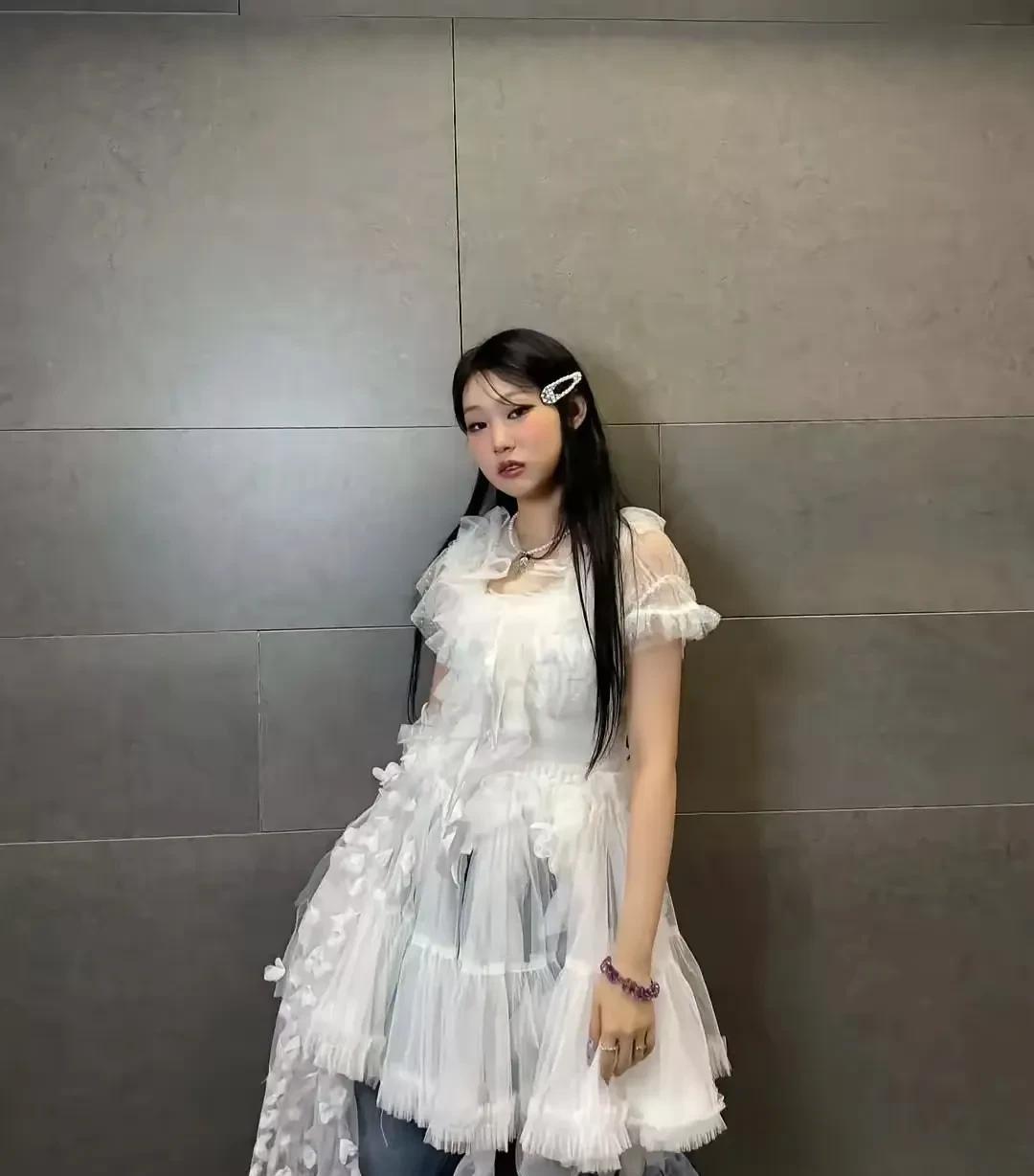 沈佳润真的好有韩国范，怪不得小沈阳会全力以赴支持女儿在韩国出道，哪怕最开始不被认