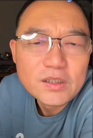 9月16日，德云社演员郑好在直播间里就问了曹云金一句话：“你别总说当年德云社压榨