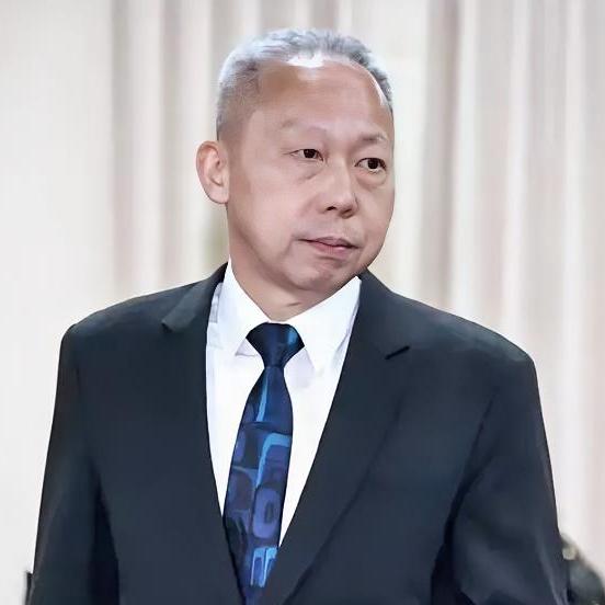 那些“台独”分子除了心眼坏以外，最大的特长估计就是吹牛皮了，玩政治的吹、扛“烧火