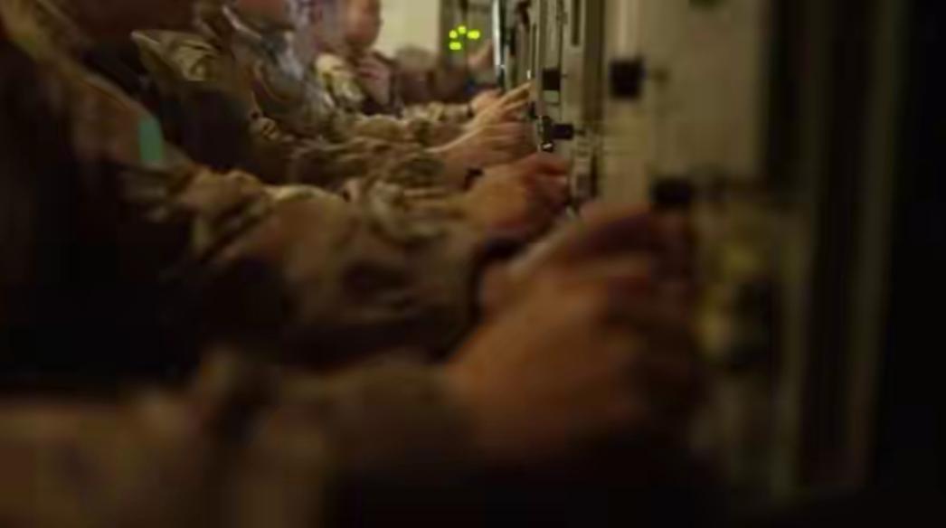 东部沿海阵地，导弹全时竖立！ 连日来，东部战区沿海一线紧张战备中，战士们为