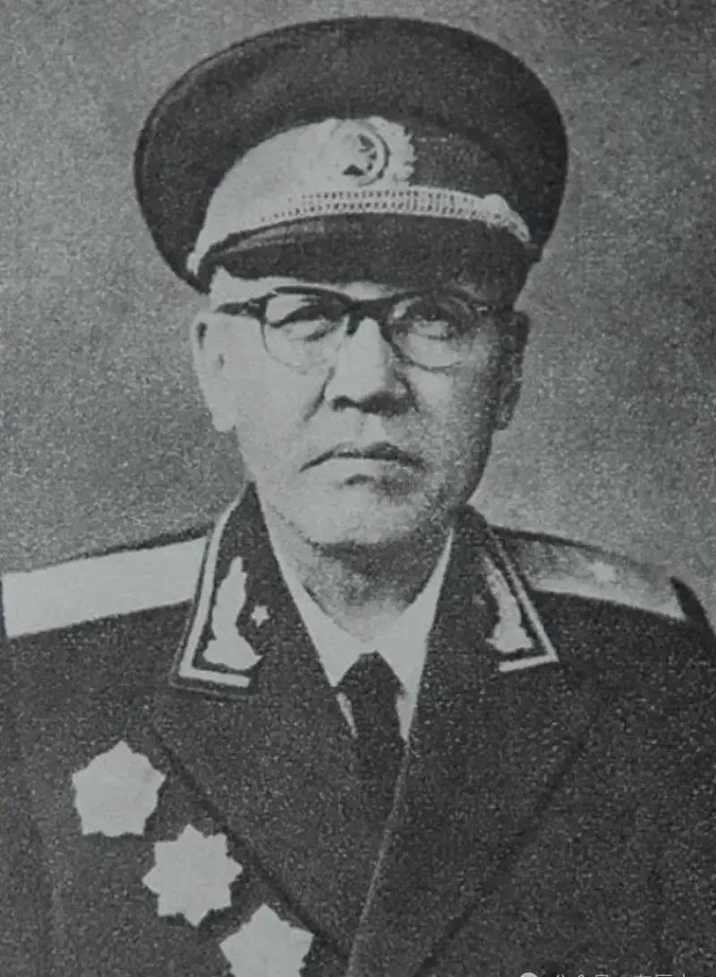 十四位开国少将三枚一级勋章获得者1955年授衔时14位三一级少将的职
