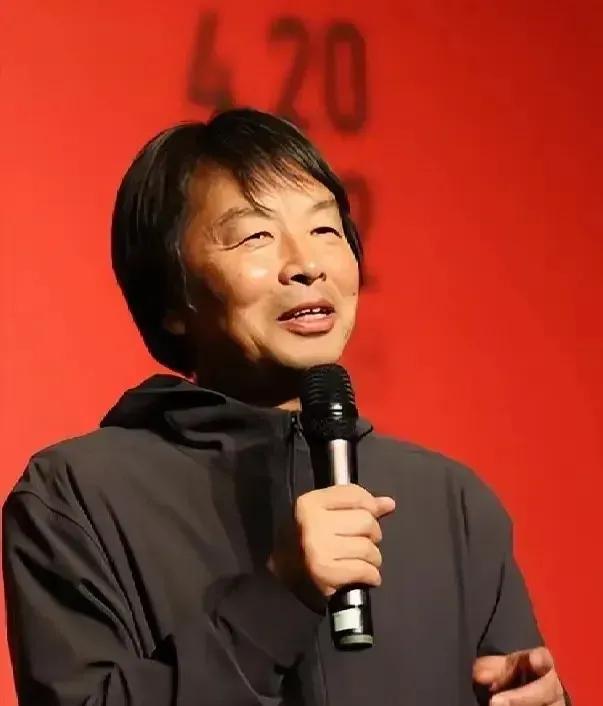 刘震云说：“为什么男人有很多光棍，女人却几乎没有。因为，贫穷的女人，看不