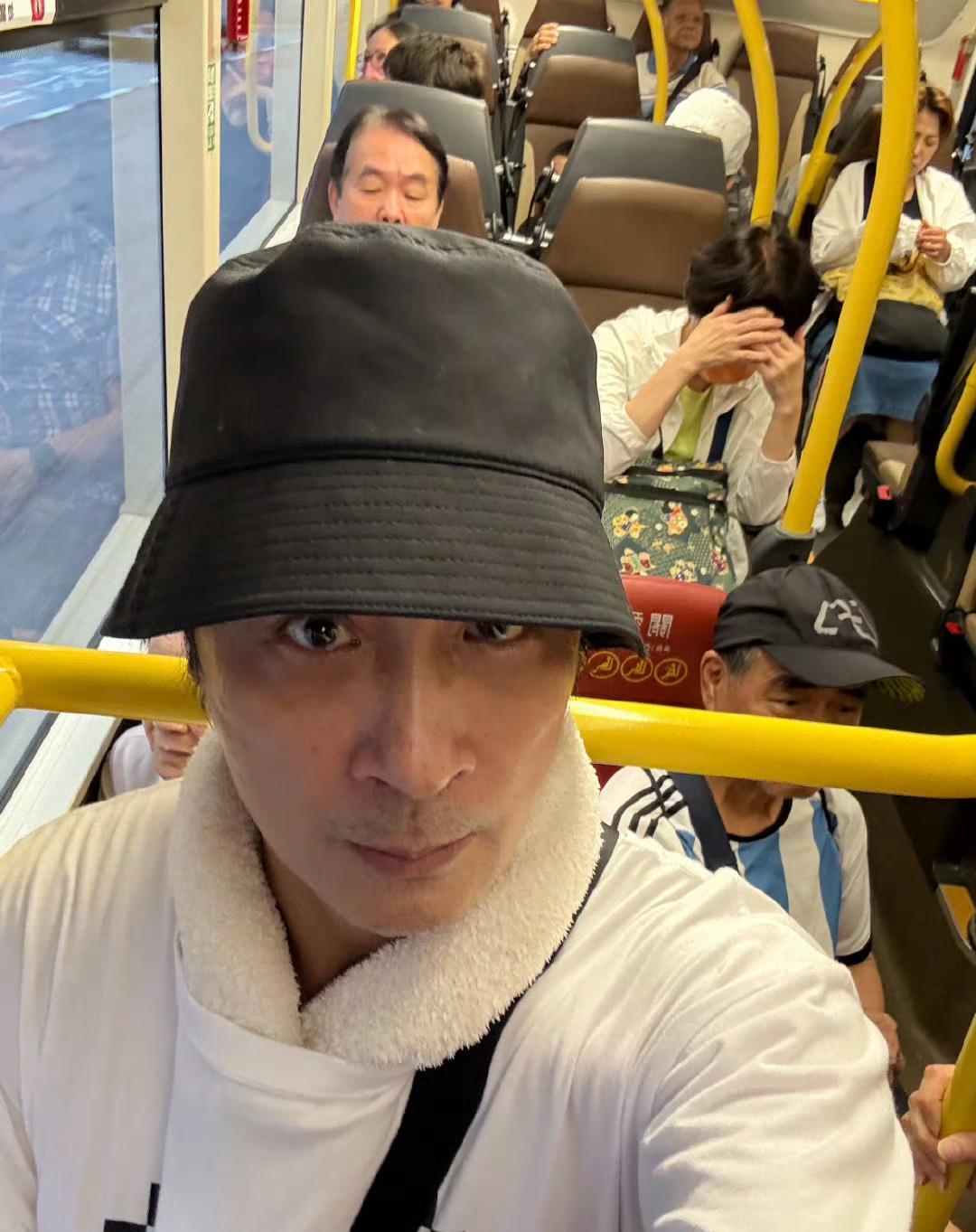 你已经赢了岁月63岁的吴镇宇最近遭遇了“年龄疑案”——乘公交刷老年卡时，司机