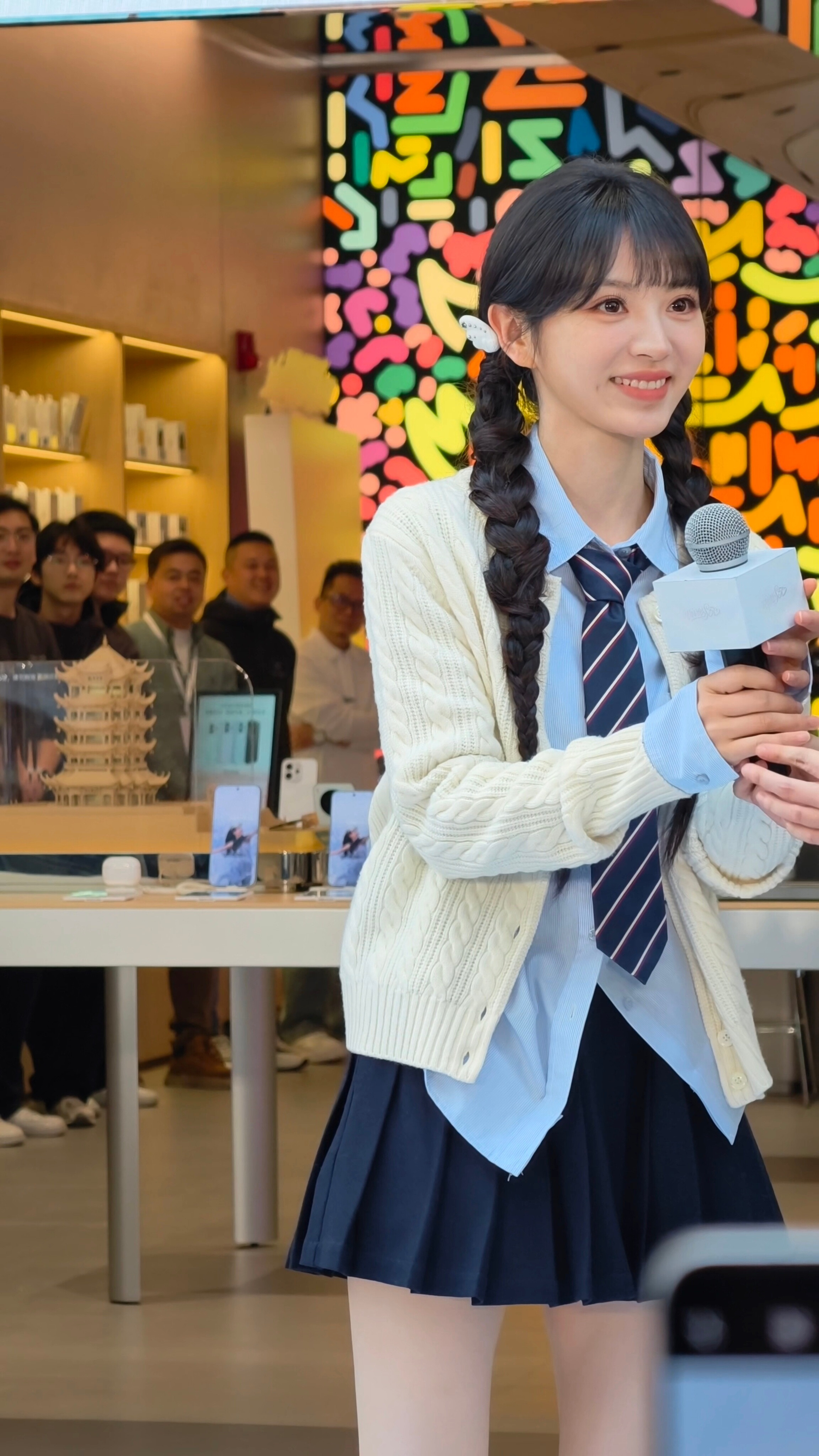 vivo汉街一日店长活动田曦薇来了这距离怎么样？