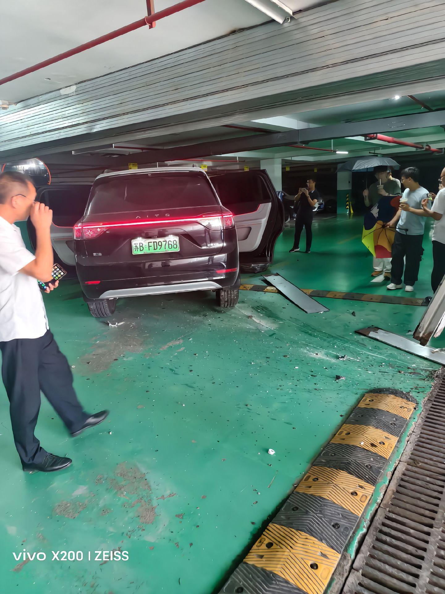 油门当刹车？​​​