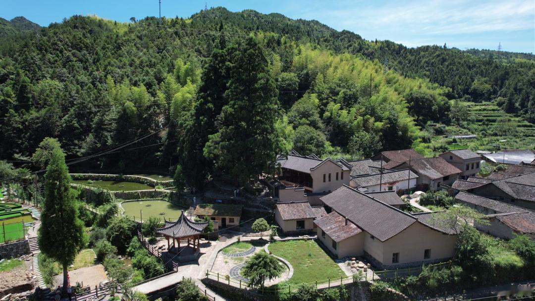 浙江云和解锁多元避暑新玩法躲进云和梯田深处避暑，挖到宝藏古村黄家畲！离县城3