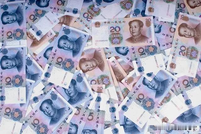从传统观念来讲，种地向来是农民安身立命的根本。然而，现代社会的诸多变革却使这件看