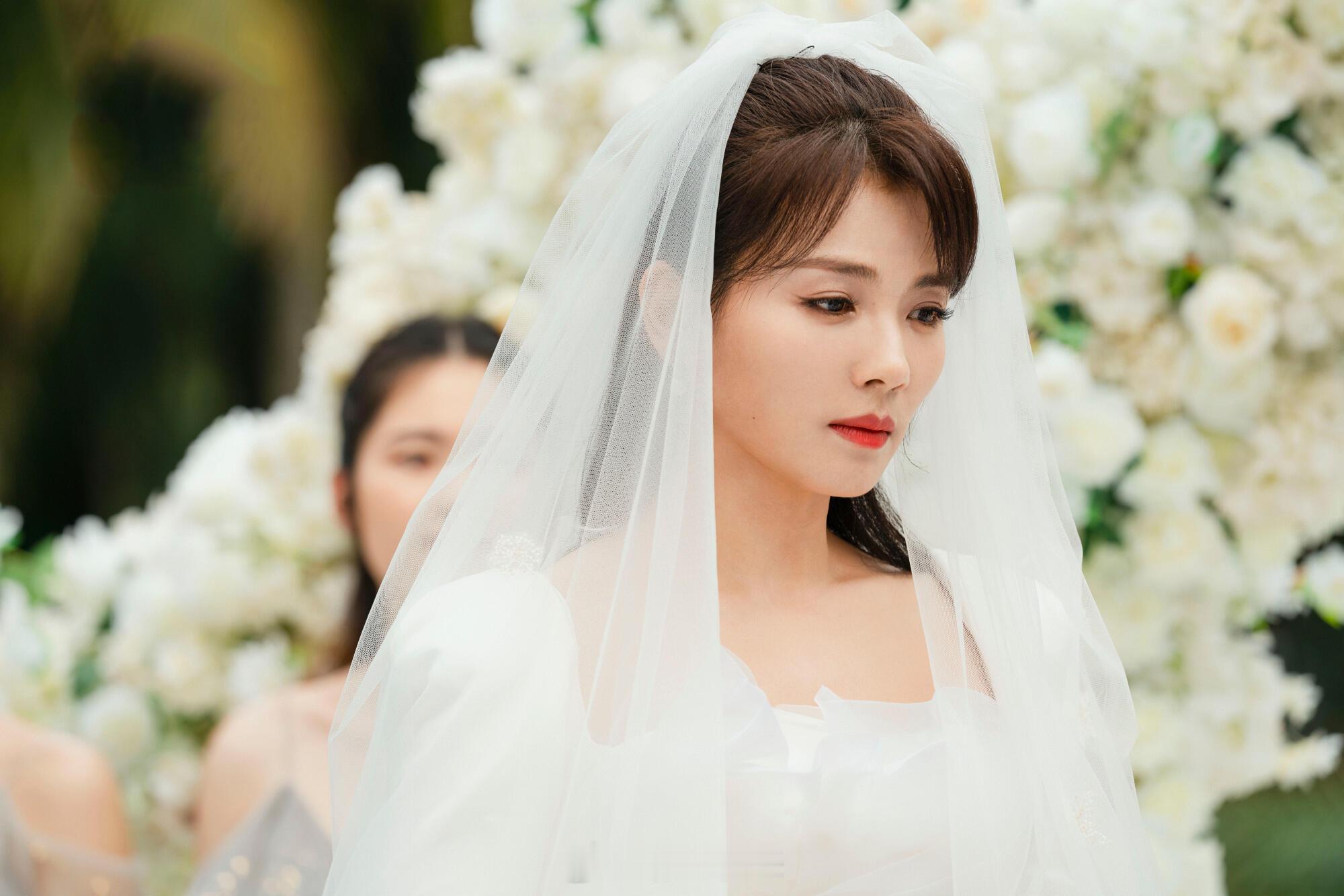 刘涛婚纱照，人妻感满满的！​​​