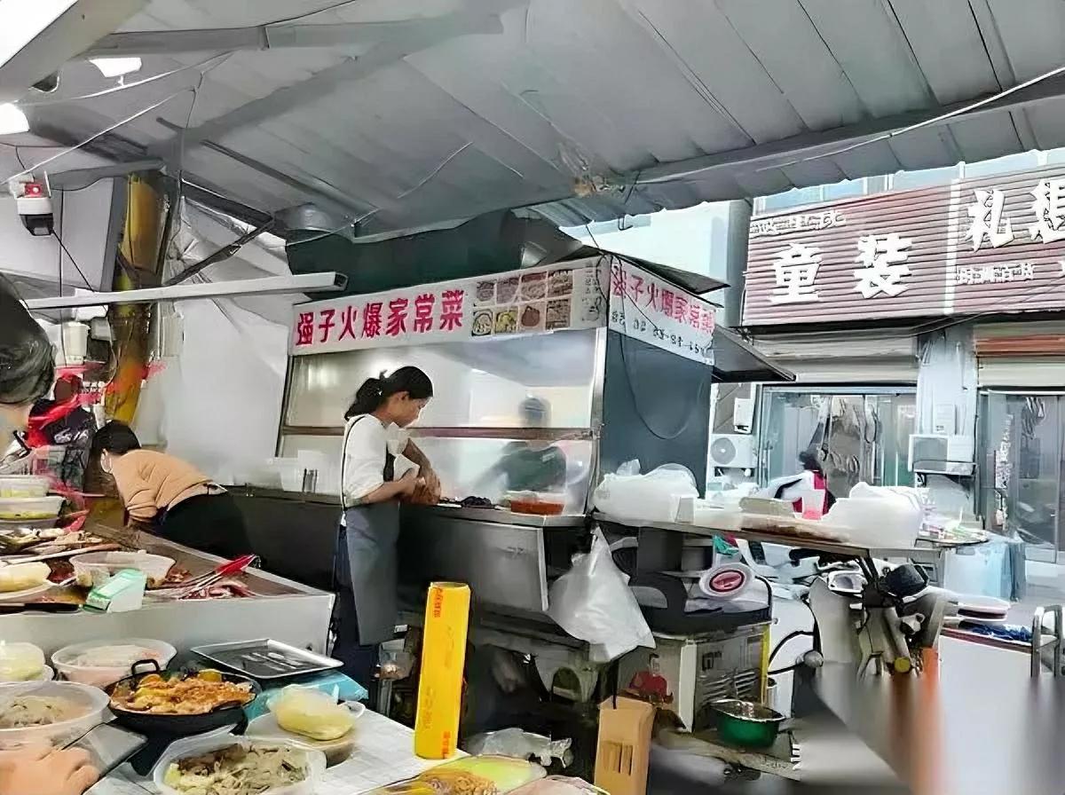 你发现没？打工家庭的孩子想做生意，比登天还难。可开小铺子的家庭，孩子跟着