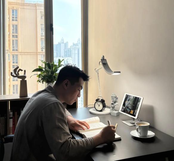 退休金到账了，我要先给儿子发工资，他年前失业了，一时半会儿找不到合适的工作