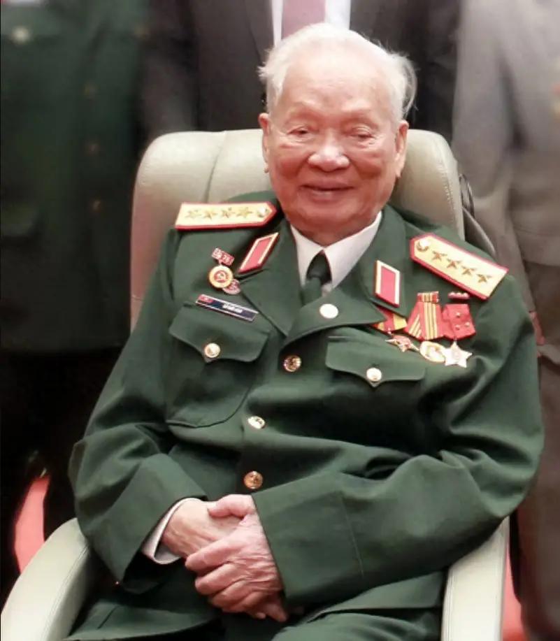 前越南国家主席靠我国医疗专家的抢救才捡回一条性命！黎德英，1920年12月出