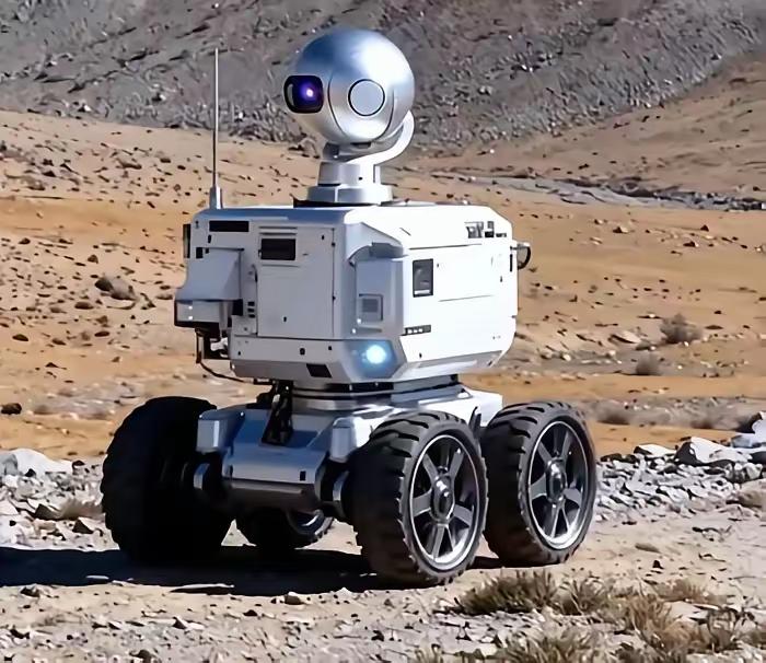 中印边境巡逻，咱们用上机器人了，不用跟阿三苦哈哈的挨冻了。你可能说，不怕阿三把机