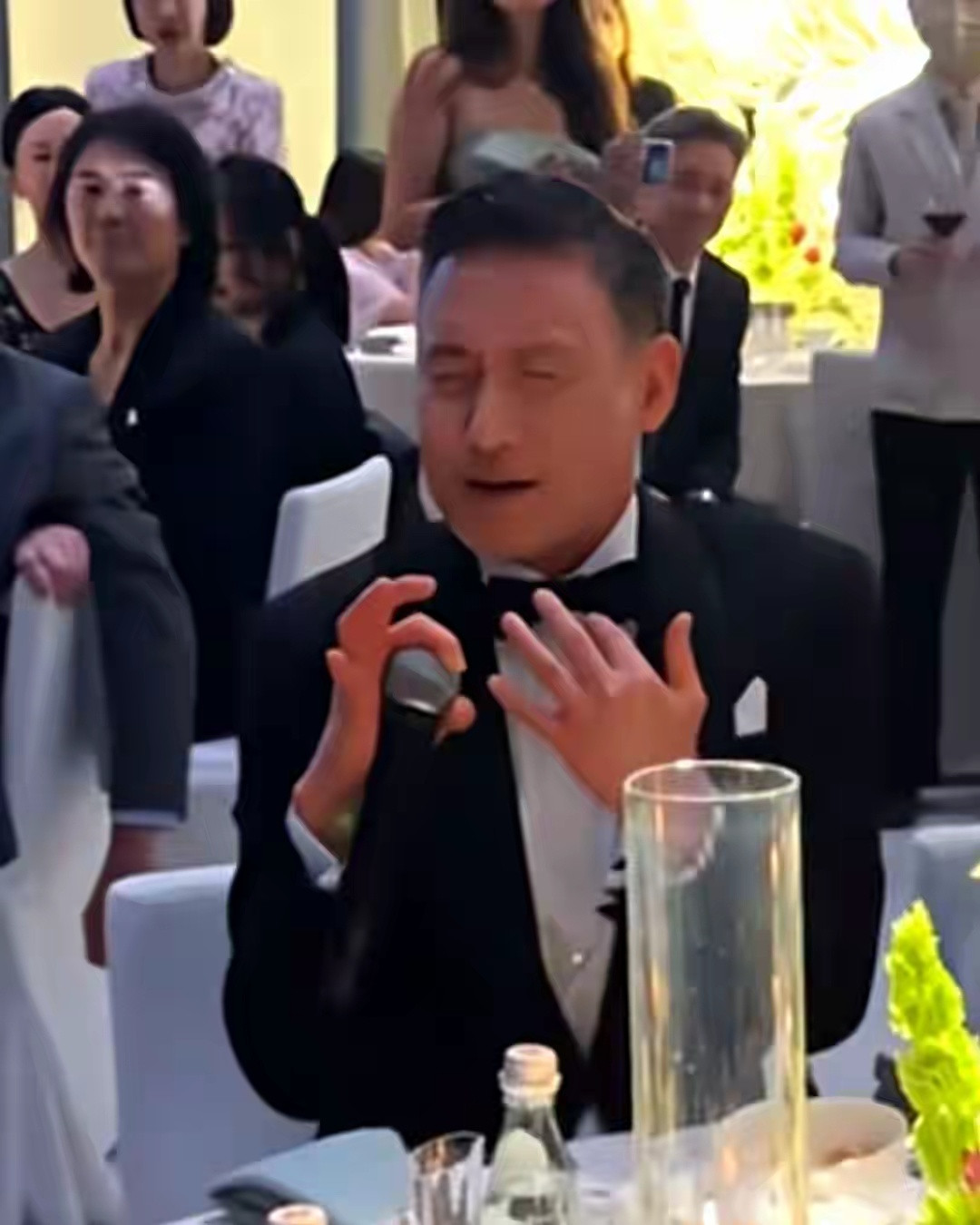 百亿富二代大婚！干爹张学友现场献唱曾志伟李嘉欣郑伊健齐聚贺喜