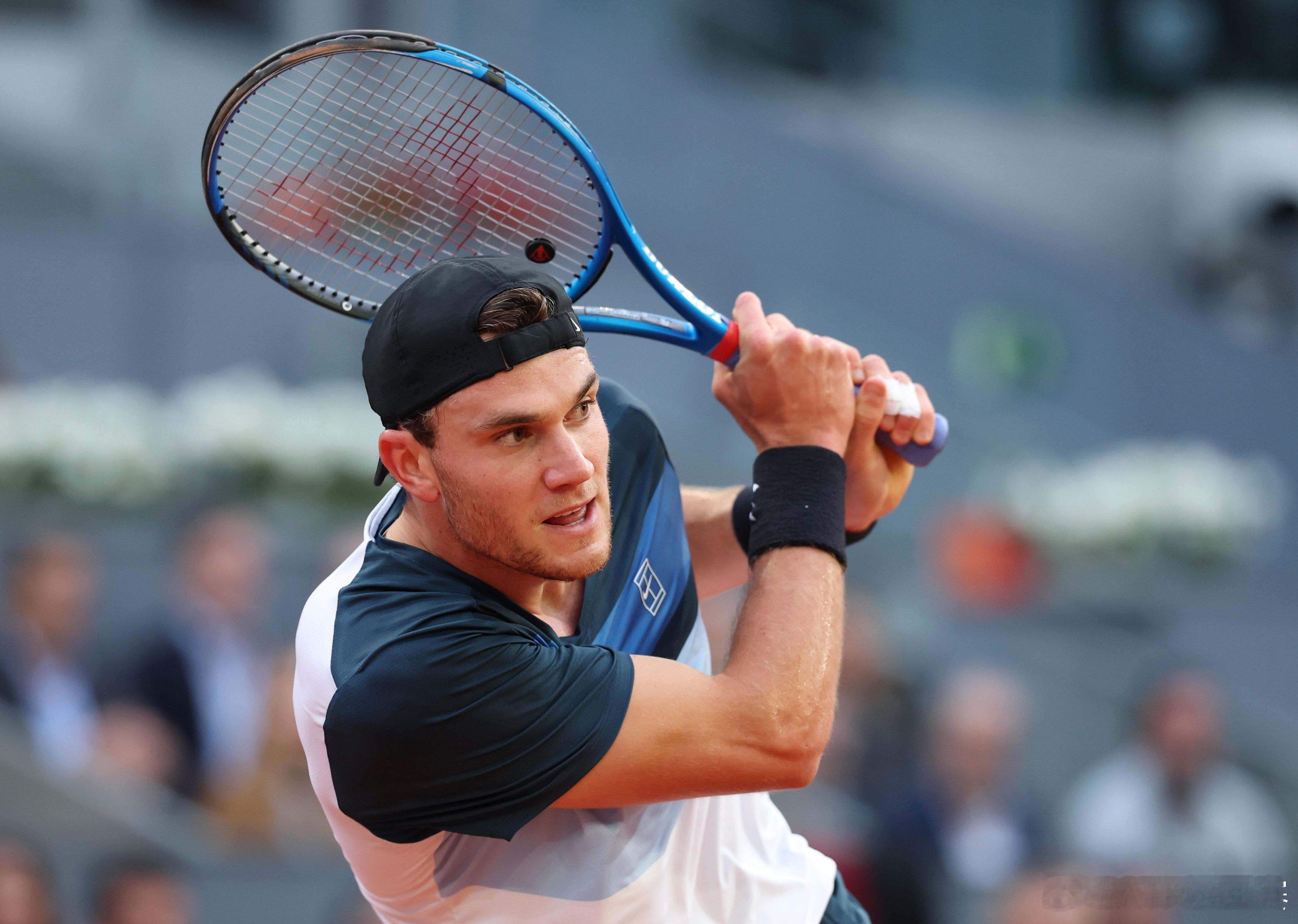 德雷珀6-3先下一盘ATP1000马德里大师赛半决赛，德雷珀以6-3先下一盘，