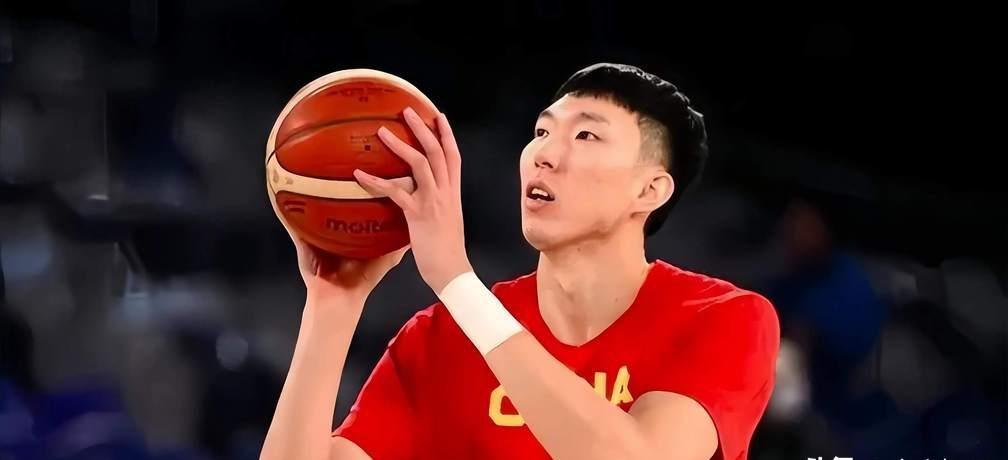 2026年4月19日，五棵松球馆天刚蒙蒙亮就已经灯火通明，工作人员忙着调试设备，