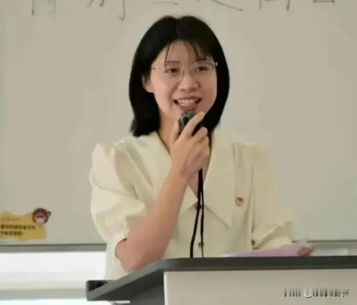 买法拍房竟要替前房主扛下十七年欠费，这般糟心事任谁遇上都得心头一紧，福建莆田的张