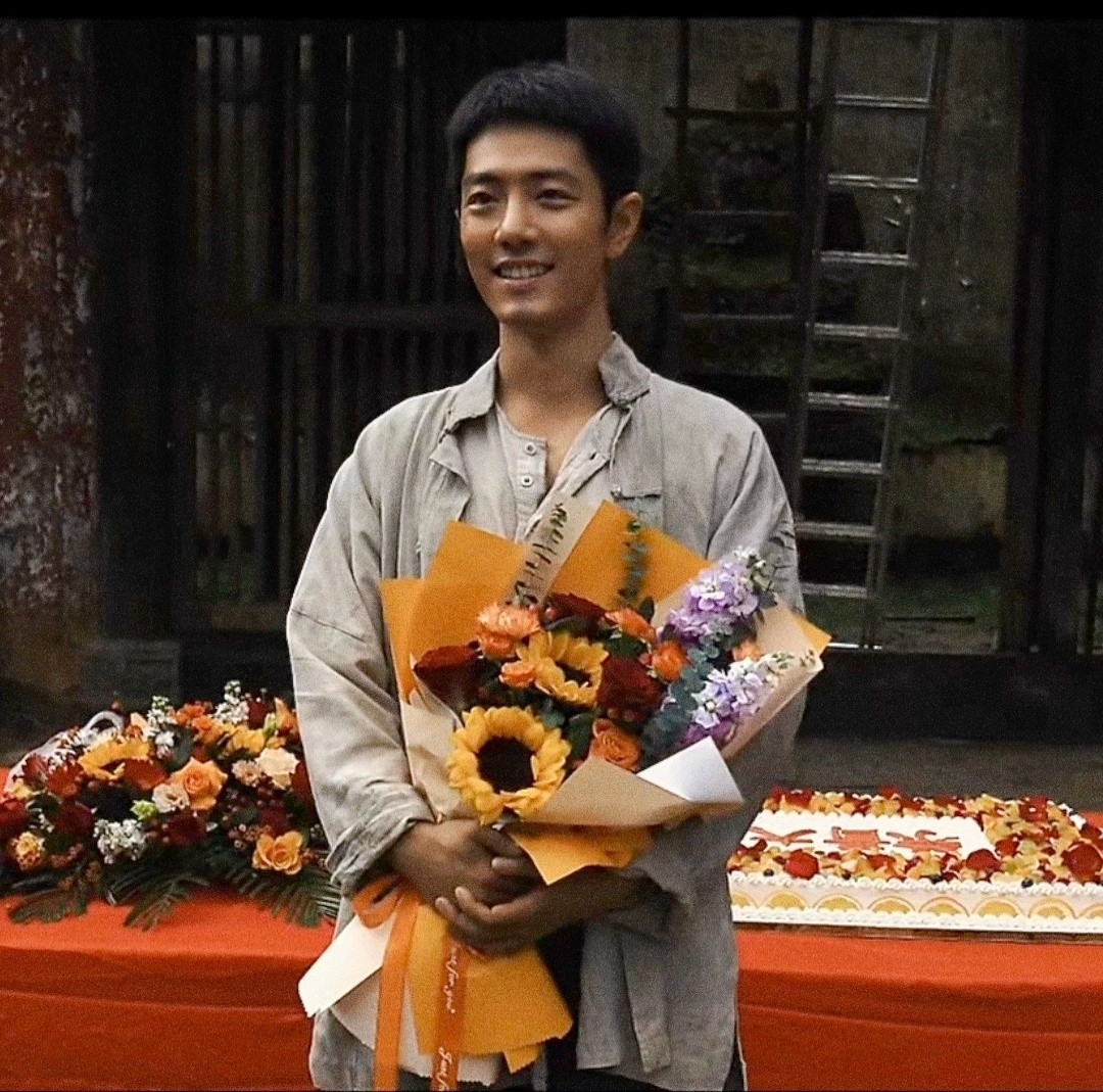 肖战戏路宽、剧抛脸，角色塑造能力超强，知名导演认证生态型演员。新增《得闲谨制》杀