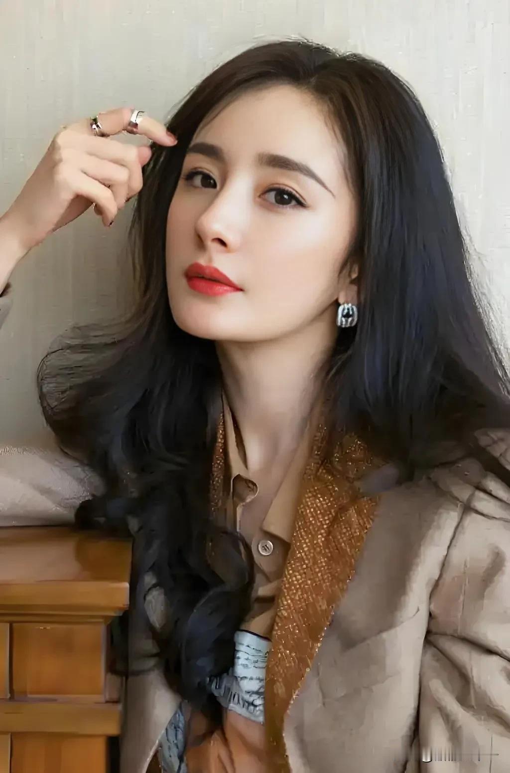 连追三集《生万物》，最担心的事还是发生了，先不说台词功底和演技咋样，就单