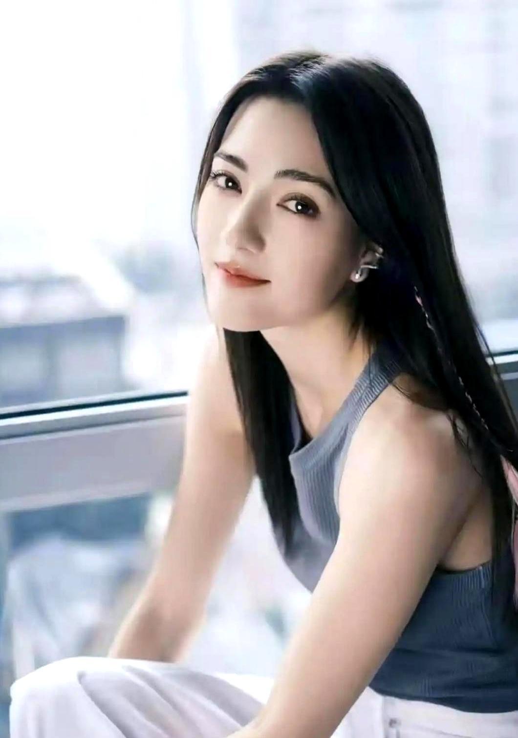 霍震霆看娜然的眼神，和当年看章子怡，完全不一样。佛罗伦萨美术馆里，42岁的