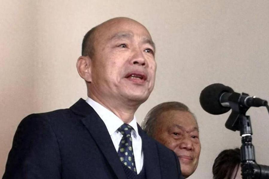韩国瑜出手即碾压！赵少康栽了！韩国瑜这一参选，民调数字直接炸锅。赵少
