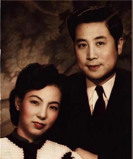 1941年，红色特工李时雨潜入敌方内部，不想竟被提拔为少将，他担心官位太大，忙请