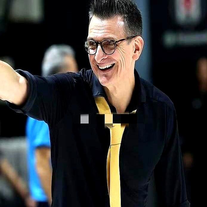 朱婷被古德帝无视。古德蒂在那儿扳着指头数他心里的好球员，嘴里念叨着加比和