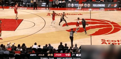 一脚踩线，比赛没了！哈登被推出界外，裁判吹他回场，赛后报告却打了所有人...