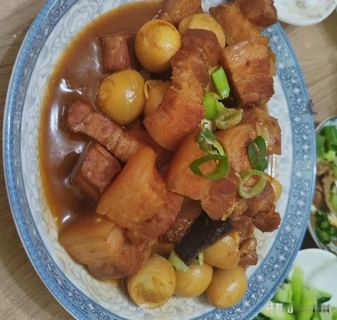 闺女上课18天，午餐吃了18天外卖。其中麦当劳和夸爷拌粉南京大排档各吃了两次，其