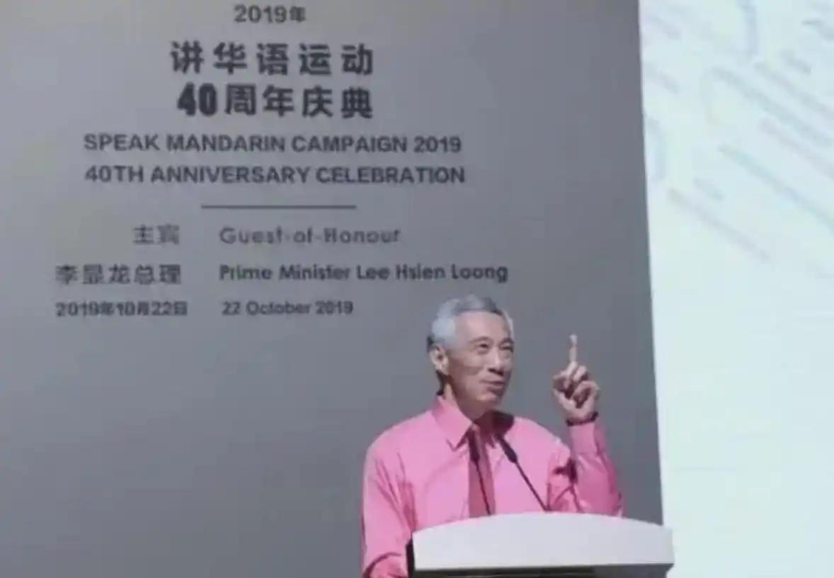 新加坡从来就不亲华，源于历史原因，虽然大家知道新加坡在二战期间涌现出很多爱国华侨