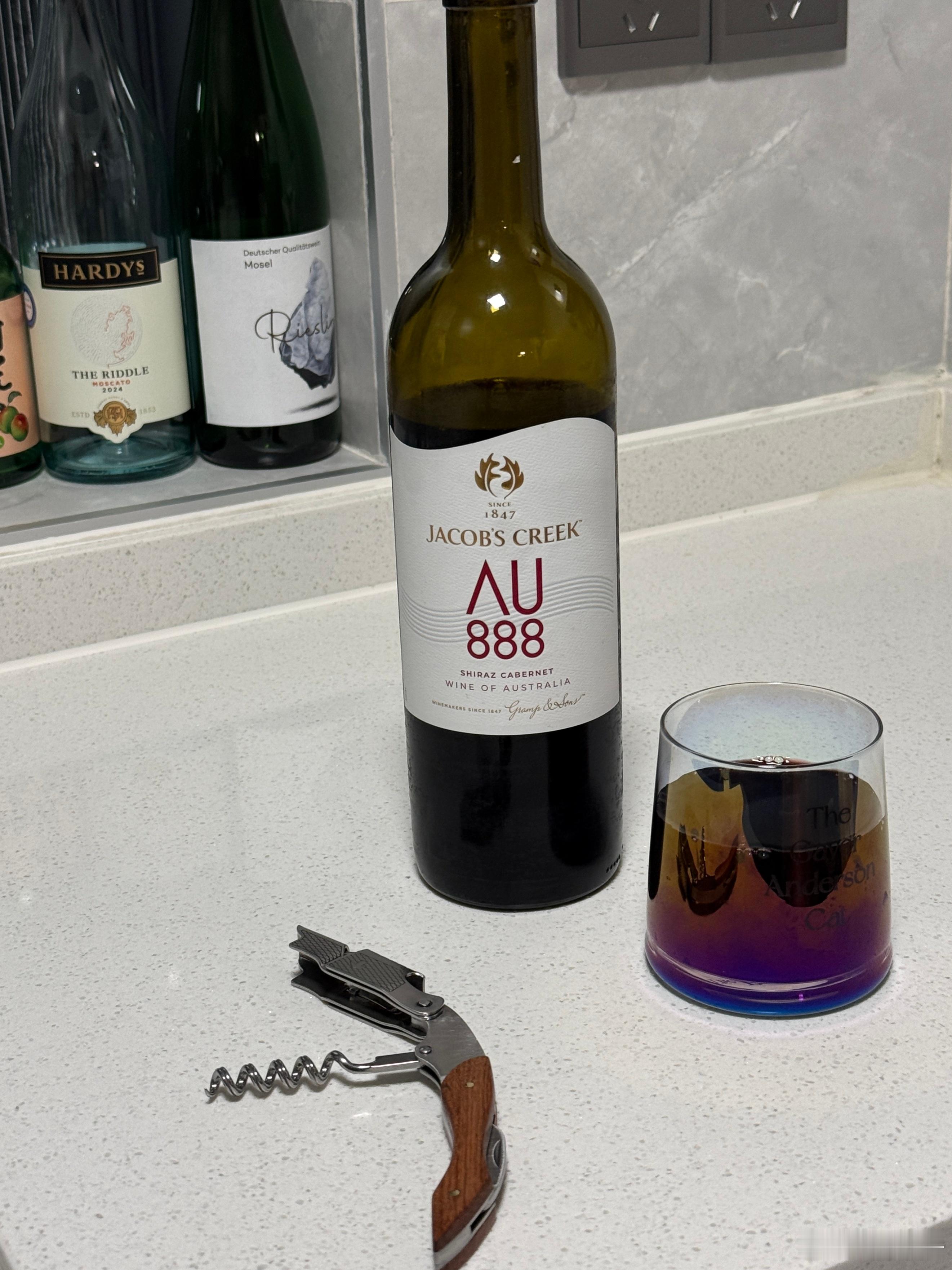 突然渴了，冰箱里只有一瓶这个。当葡萄汁喝吧