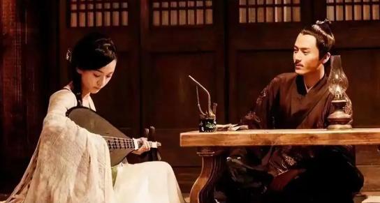 1040年，51岁的范仲淹，迎娶了一位15岁的青楼女子，名叫甄金莲。新婚之夜，范