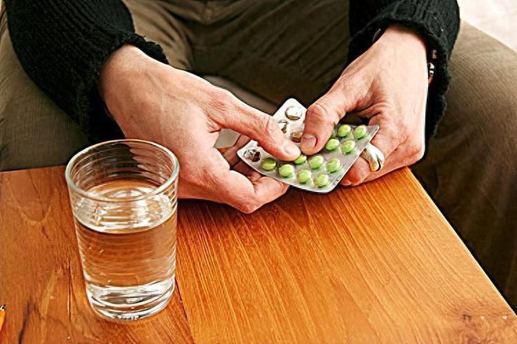 吃降压药不能吃鸡蛋？医生告诫：不止鸡蛋，这5物再馋也不能碰！张大爷今年已经6