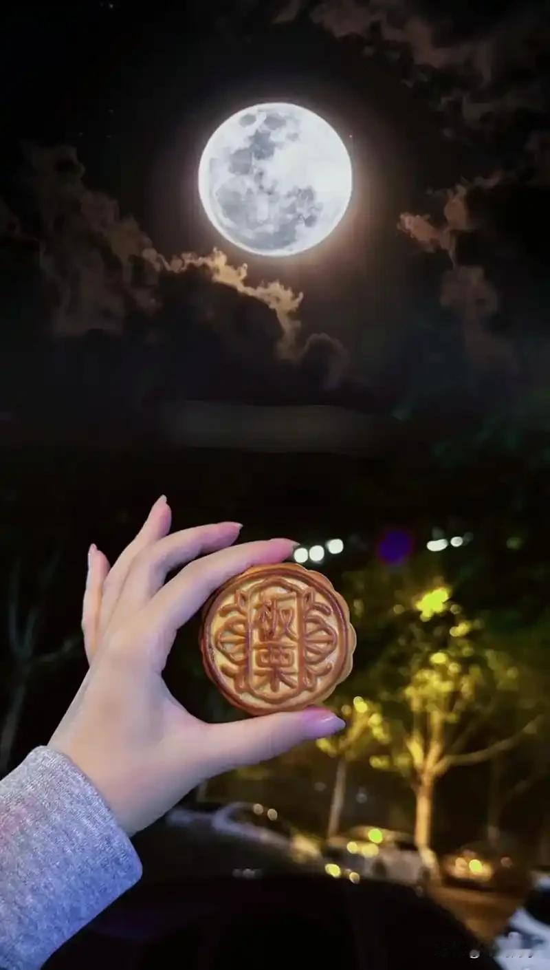 说件让我朋友气到睡不着的事，就发生在中秋假期。我朋友小林在超市做收银，中秋