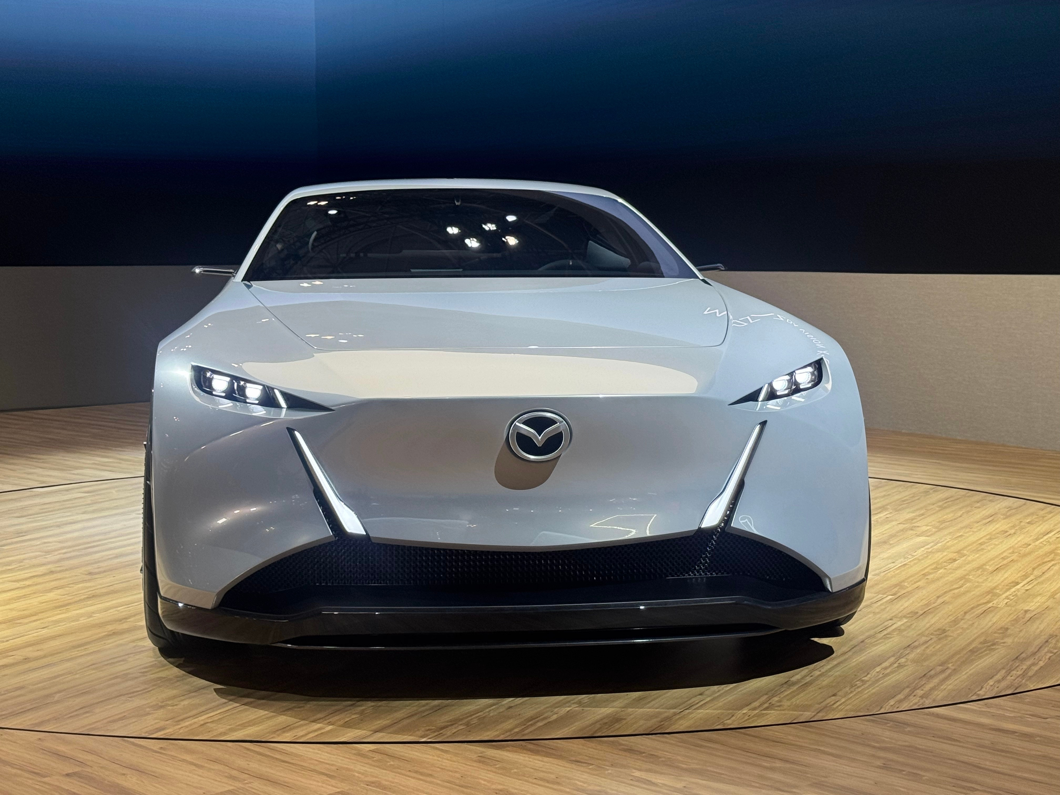 马自达VISIONX-COUPE概念车海外亮相尺寸超过长安马自达EZ-6，长宽