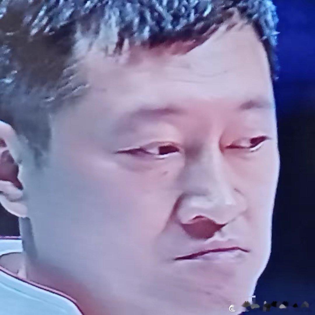 在今天下午进行的全运会女排小组赛第5轮比赛中，北京队以0：3不敌河南队，赛后，北