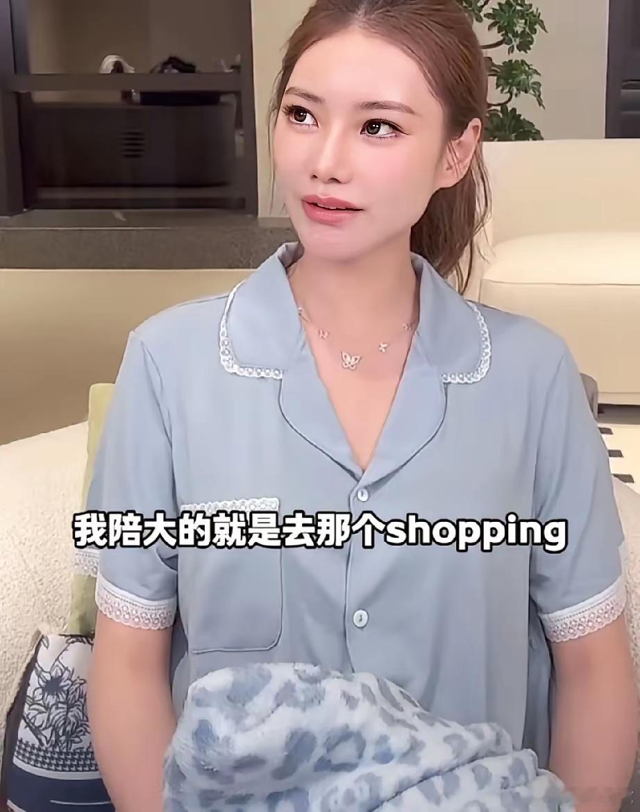 马筱梅给小玥儿买拉布布笔记本送给同学​这个拉布布笔记本好可爱，内地制造就是牛，想