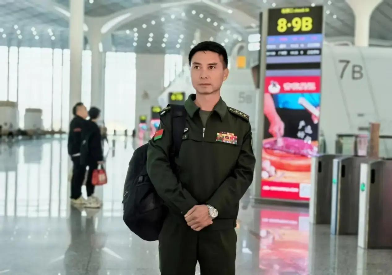 2026年3月，汕头澄海区新兵起运现场，天还没亮，人武部部长蒋兵喜已经守在集结地