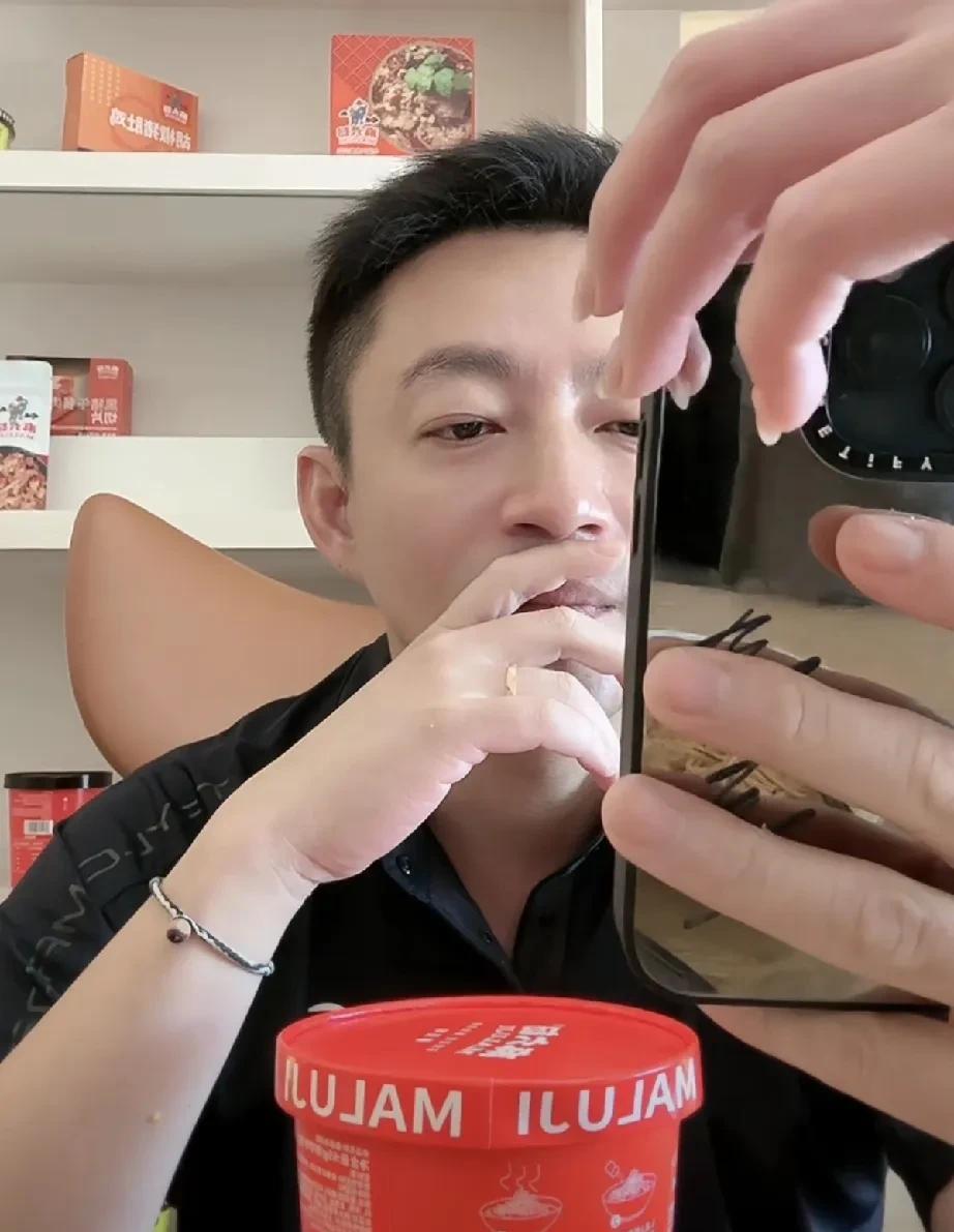台媒爆料，S妈想见俩孩子难！汪小菲不愿意让俩孩子，找陈建州俩孩子玩！真相来了！汪