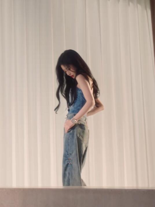 鞠婧祎完美的三七分比例细细的腰​​​