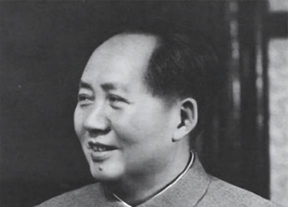 开国大典结束后，毛主席直到凌晨4点都没睡着，他哽咽着对警卫员说：“我们的革命不容