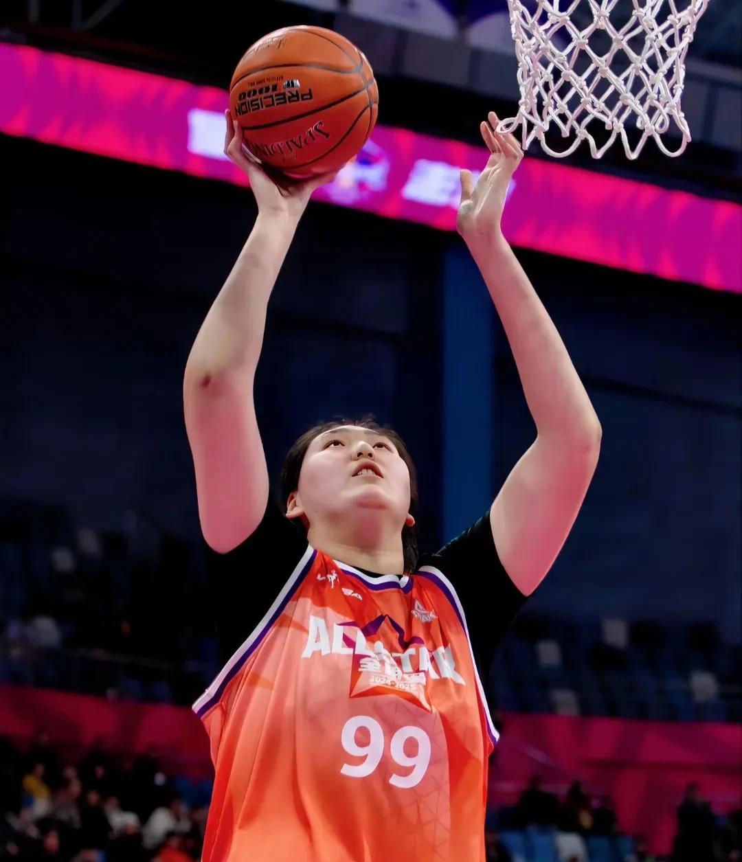 2米26女篮巨无霸张子宇！18岁比肩姚明，对手绝望：这怎么防？