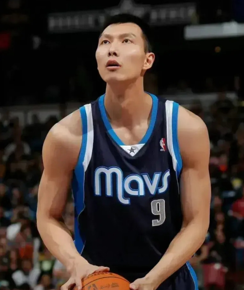 易建联性格有很大的缺陷。在CBA效力的时候，CBA队友都说过，易建联是一个不喜
