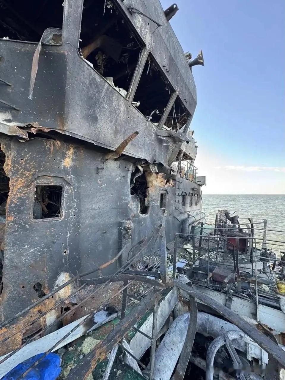 乌军无人艇袭击影子油轮，瘫痪黑海亚速海运输补给！黑海亚速海俄影子舰队油轮俄南线运